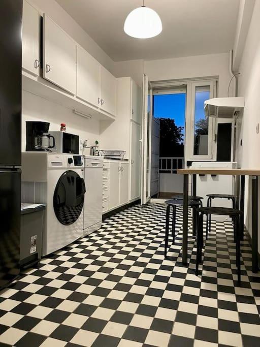 Spacious Apartment Next To Parc Du Cinquantenaire ブリュッセル エクステリア 写真
