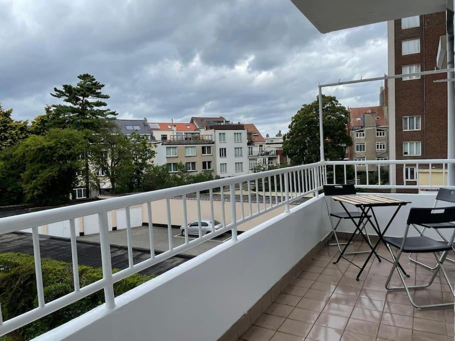 Spacious Apartment Next To Parc Du Cinquantenaire ブリュッセル エクステリア 写真